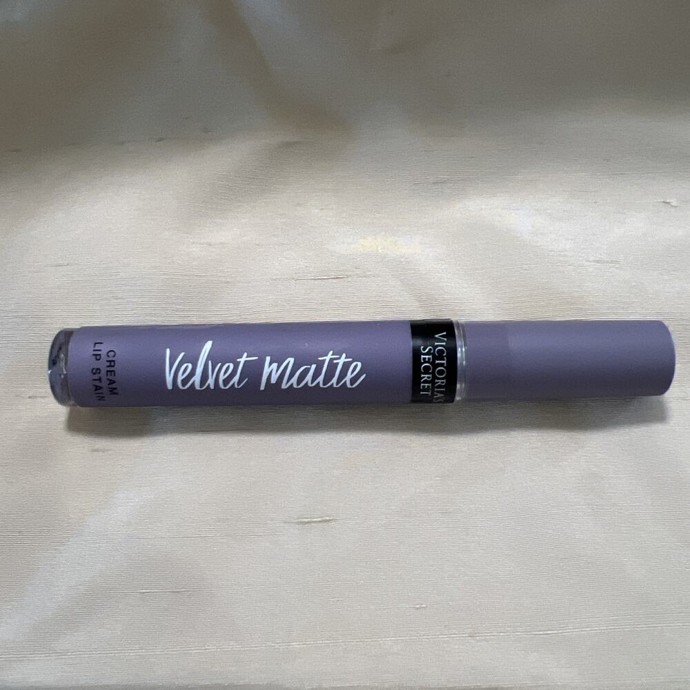 Victoria's Secret Velvet Matte‎ Total Flirt Lip Stain
